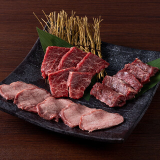 Enjoy carefully selected Japanese Black beef, blended rice, homemade sauces, and other special flavors!