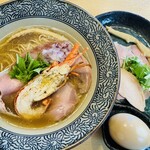 地鶏と伊勢海老 中華そば 兜 - 特製伊勢海老ラーメン（麺少なめ）