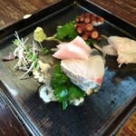 囲坊主 - ​刺盛り（地ダコ、金目鯛、縞鯵、平目）