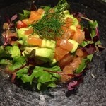 ビストロ アカサカ - サーモンとアボカドのタルタル