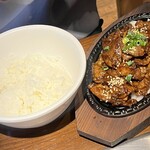 セマウル食堂 - ペクパ(熱炭プルコギ)定食醤油味