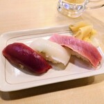 Yataizushi - 本まぐろ（￥252）、いか（￥109）、中とろ（￥329）