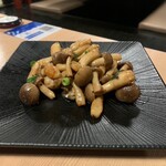 牡蠣と牛タン 波遊 - 牡蠣と茸のバターソテー
