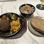 Dam brewery restaurant - ハンバーグランチはパンかライスが選べる