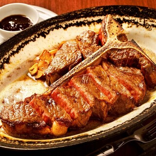 焼き加減にこだわった名物「T-boneステーキ」が人気