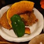 つよしのコロッケ本舗 - コロッケ(肉入ｺﾛｯｹ、季節のおすすめ(菜の花)ｺﾛｯｹ)
