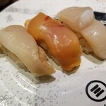 Kaitensushi Misaki - 貝三貫盛り。