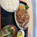 手打風ラーメン 洋定食 ボリューム - 