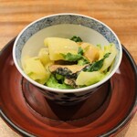 AKAI - 【写真②】活き栄螺(広島県)と菜の花などの芥子和え