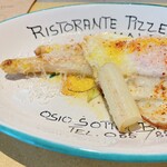 OSTERIA Osio Sotto - フランスロワール産ホワイトアスパラガスの炭火焼き