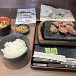 感動の肉と米 - 赤身カットステーキセット