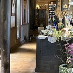 山香荘 - 店内(ネコがいる！)