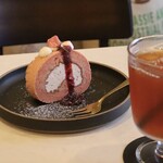 CROSS POINT - ◉桜のロールケーキ／680円税込
                                ◉ストレートティー（アイス）／580円税込