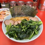Yokohama Iekei Ramen Koganeya - 中盛チャーシュー麺¥1110、海苔¥100、ほうれん草¥130、目玉焼丼¥290