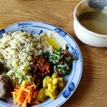 KAZRO DELI KAMAKURA - ベジボウルプレートとさつま芋のスープ
