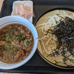 なか卯 - 牛肉たっぷりつけうどん