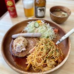 ポパイ - スパバーグにソーセージとポテサラをトッピング