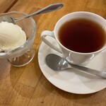 PIZZA GALLERIA - デザート(コーヒーのグラニータとミルクジェラート)とドリンクの紅茶