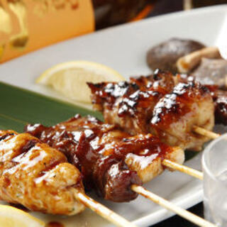 We also boast chicken dishes such as charcoal-Yakitori (grilled chicken skewers) yakitori, homemade chicken nanban, and fried chicken.