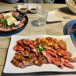 焼肉ダイニング 神戸カグラ - ネギ塩タンと赤身肉類
