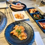 肉の青木商店 - ウィンナー、テッチャン、上ミノ、キムチ3種盛合せ