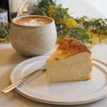 Seihitsu - チーズケーキ（620円） カプチーノ（650円）