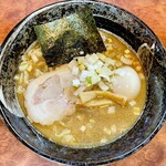 煮干しらーめん 渡辺商店 - 「煮干しらーめん(850円)+半熟卵(100円)」です