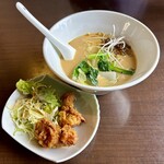 Meien - 担々麺セット ¥1380
                        担々麺、唐揚げ、広東風チャーハン、デザート