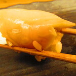 鮨処 凜 - ランチおまかせセット１０貫・凛　日替わり汁物付き　３５００円（税込）　握り-３　つぶ【２０２４年３月】