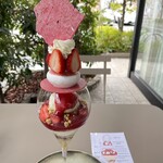 リビエール 武庫之荘本店 - 苺とメレンゲのパフェ