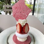 リビエール 武庫之荘本店 - 崩れないよう早々に上のデコレーションを下ろします