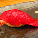 鮨処 凜 - ランチおまかせセット１０貫・凛　日替わり汁物付き　３５００円（税込）　握り-７　本鮪赤身【２０２４年３月】