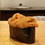 鮨 はしもと - 馬糞ウニ 根室 希海（のぞみ・やま幸グループ）より
      ミョウバンの臭みは軽く甘みが際立つ美味しさ！
      とろけちゃいます♪