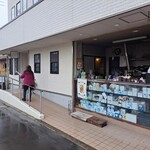 240929623 - お店の全景。