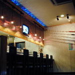 とやま - カウンター席　目の前でにぎっているところがご覧いただけます