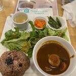 Zen Cafe Marina - 発芽発酵玄米で食べる、身体に優しい感じがする薬膳カレー。