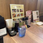 焼肉 平城苑 - 店内はキレイでテーブルも広々