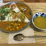 アオヤギ食堂 - ともえがけカレー(温玉付き)1350円