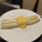 ワインバー ヴァンビーノ  - ホワイトアスパラガス、オランデーズソース