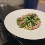 ワインバー ヴァンビーノ  - 菜の花とベーコンのスパゲッティ