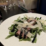 ワインバー ヴァンビーノ  - 牛赤身肉のタリアータ
