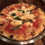 PIZZA DA BABBO - こちらでは定番のナポレターナ。アンチョビがきいたマルゲリータという感じ！シンプルだけどめちゃくちゃ美味い！