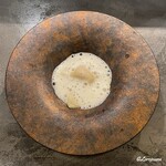 カーサ・デル・チーボ - メッツァルーナ 毛蟹のみそのソースと蕗の薹のスキューマ