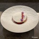 カーサ・デル・チーボ - 紅ほっぺイチゴのマリネとピスタチオのメレンゲとマスカルポーネの二種のジェラート