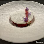 カーサ・デル・チーボ - 紅ほっぺイチゴのマリネとピスタチオのメレンゲとマスカルポーネの二種のジェラート