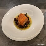 カーサ・デル・チーボ - 喜知次の鱗焼と大きな天然滑子のスーゴ仕立て