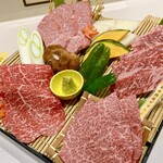 Among the ``Kamifurano Wagyu beef'' sold at the store, a plate of particularly high-quality parts is served. ``Tsubame'' where you can enjoy a luxurious taste comparison