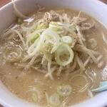 旭屋 - 味噌ラーメン。自家製の味噌を使っているからか、旨味がありました。