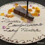 カーサ・デル・チーボ - Buon Compleanno Loropianaと描かれたトルタ･アル･チョコラート