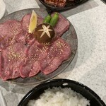炭火焼肉ひび屋 - 